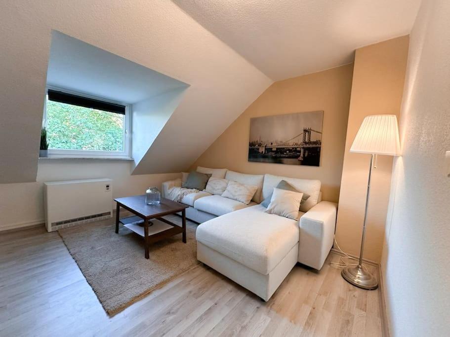 Zentrale Wohnung Fuer 4 Mit Bett Und Schlafcouch Essen Exterior foto